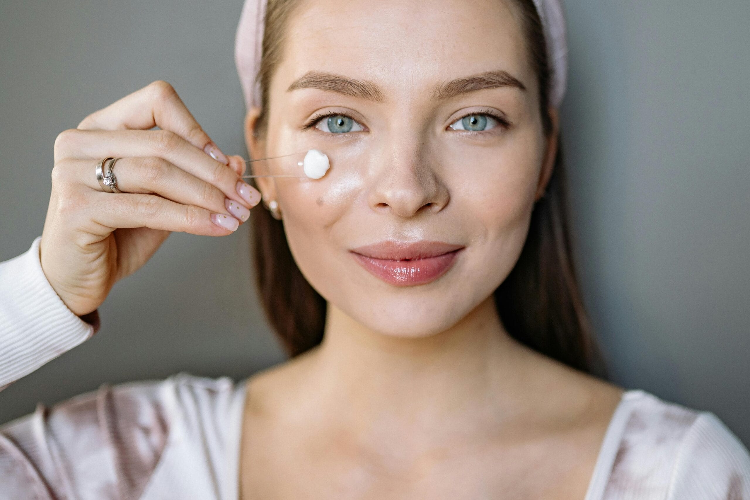 Does Oily Skin Need Moisturizer? Here's the Truth